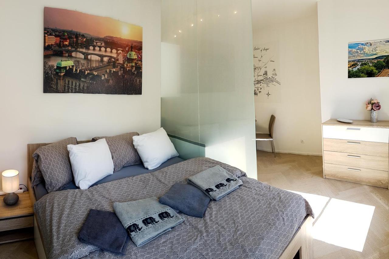 Onsite Free Garage Parking, 10Min Centre By Bus Praga Exterior foto
