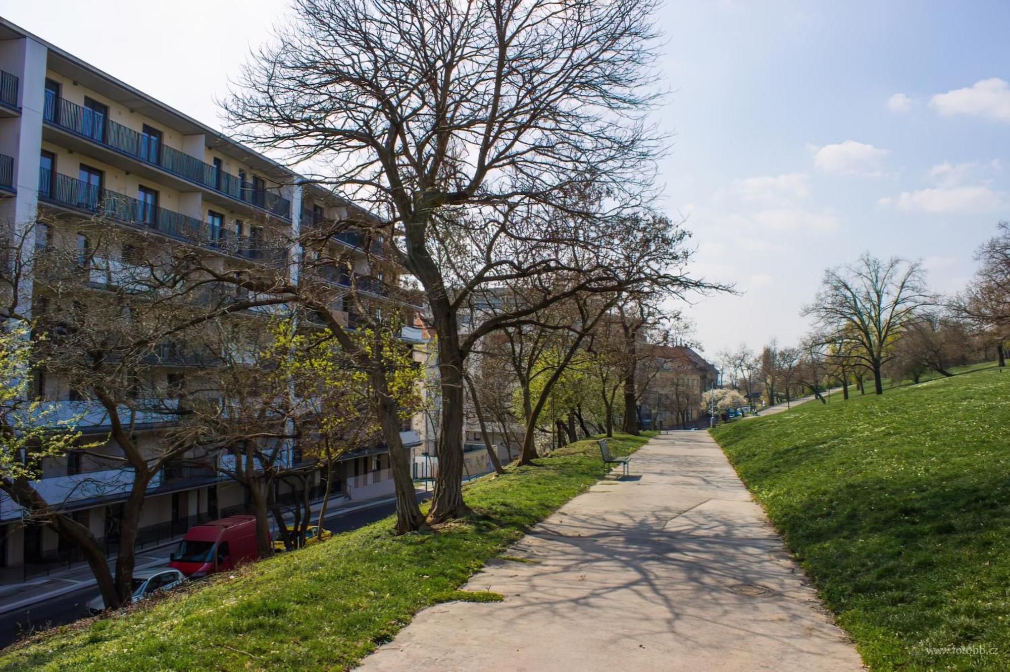 Onsite Free Garage Parking, 10Min Centre By Bus Praga Exterior foto